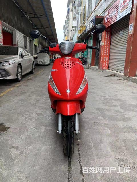 二手踏板车的图片