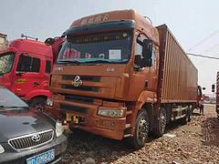 国四前四后八厢式车350马力东风柳汽霸龙9米6货厢