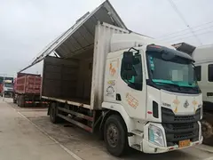 国五6.8米乘龙M3双飞翼厢式货车