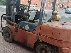 卖叉车。
