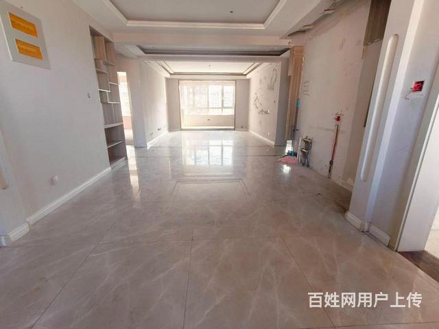 鸿暻悦城151平11楼  99万可贷款 四室两卫 户型好住的图片