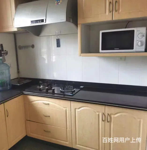 新桥公寓三室一厅精装修拎包入住2600元月的图片
