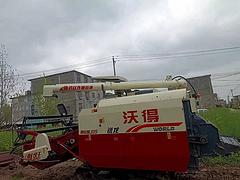 二零年跨区版沃得锐龙收割机，低市场价出售