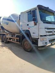 常年收售二手车，现有豪沃搅拌车出售，国五380马力