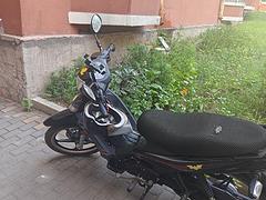 雅马哈110弯梁摩托车