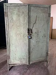 铁箱子