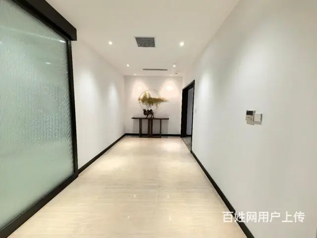 稀有别墅办公，带车位出租的图片