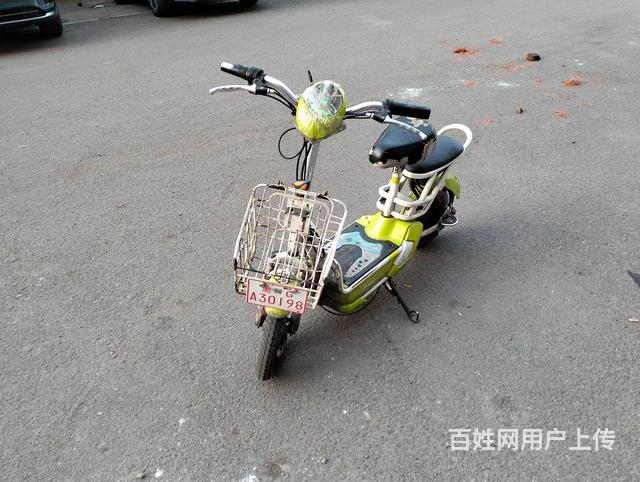 雅迪电动车的图片