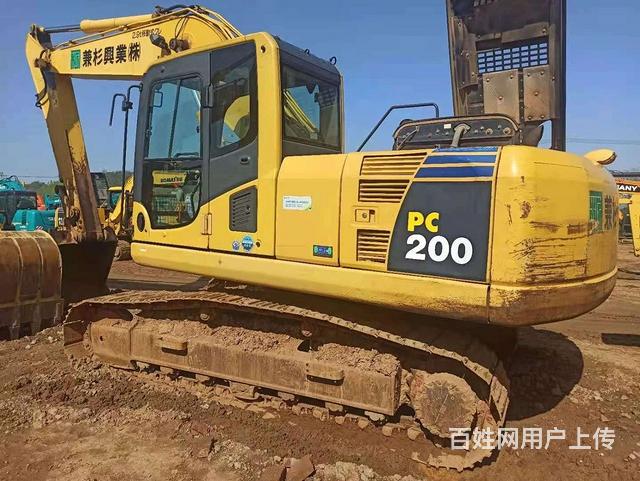 详情介绍类型:挖掘机品牌:小松价格:26万元马力:118马力工地纯土方机