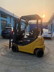 小松1吨四轮家用电动叉车 九成新进口二手叉车低价转