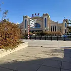 哈尔滨车站正对面门市房