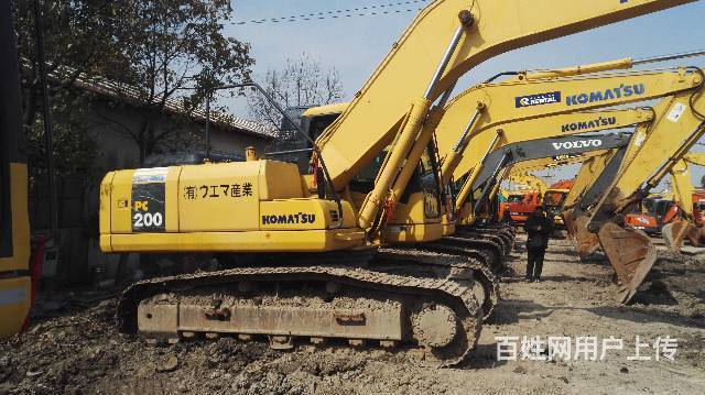 低价出售原装小松130、200、240等二手挖掘机的图片