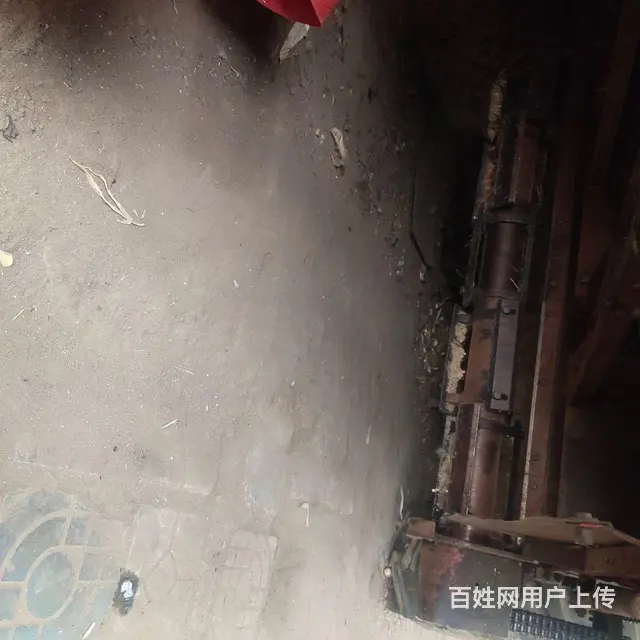 福田雷沃玉米收割机的图片