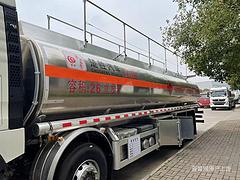 南通20吨中国重汽前四后八油罐车3类危险品铝合罐式车价格便宜