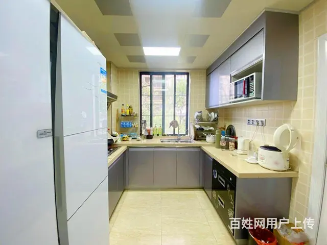 新上江北华贸，卢浮精装大四房，带100平大露台的图片