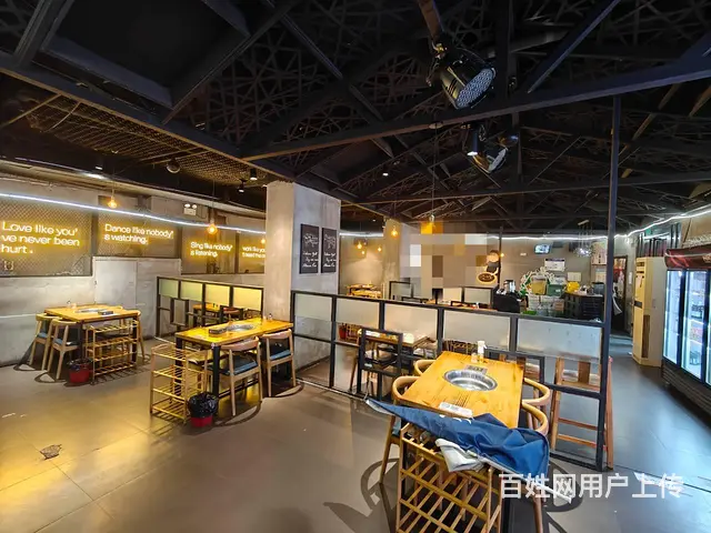 急转信都区高消费小区聚集地大门头餐饮店的图片