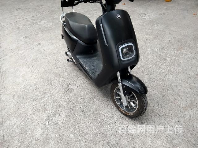 爱玛60伏踏板电摩