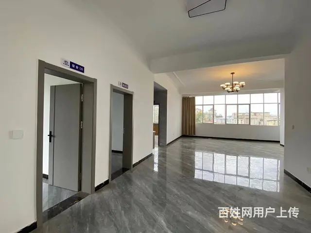 3864（爆铺网）旅游区海晏村网红沙滩停车场旁商铺直租的图片