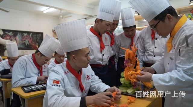 保定学技术到虎振电气焊免费试学，一技之长，就业无忧的图片