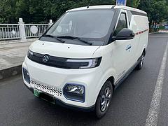 北汽EV5新能源后面双开门纯电动车