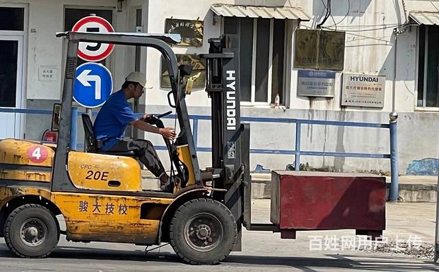 学叉车报名点叉车考证学电焊培训班随到随学二保焊手把的图片