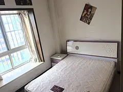 出门是公交车站和菜场，楼下即北山超市，入学方便