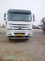 ​转让17年二手豪沃搅拌车 大20方 亚特上装