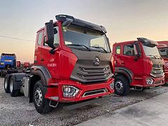 二手重汽豪瀚牵引车 国五 460马力 双驱轻体