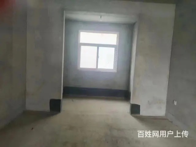 东风小学对面 三室一厅90平米毛坯房急售的图片