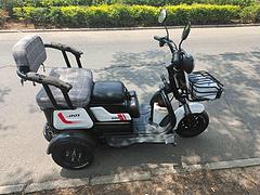 小刀电动三轮车