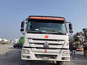 急售17年二手豪沃搅拌车 380马力 大20方