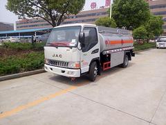 5吨油罐车多少钱（包上户包上牌）4.8万起