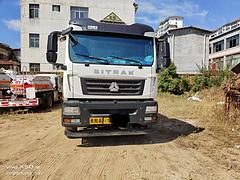 重汽汕德卡 21年4月，前四后八油罐车