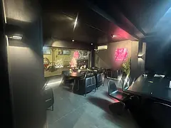 （诚速）转营业中临街2层酒吧 周边成熟商圈全屋地暖新风系统