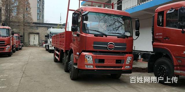 各大品牌载货车 前四后四平板货车 哪里买质量好的图片