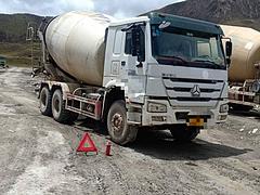 东兴出售个人2014年6月重汽豪沃大12方搅拌车