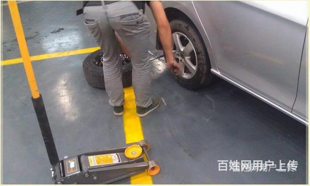 ✯✂杜集区专业吊车救援困境脱险救援，专业汽车爆胎火速救援✫的图片