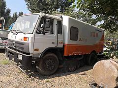 急售一台精品16年东风扫路车 准新车
