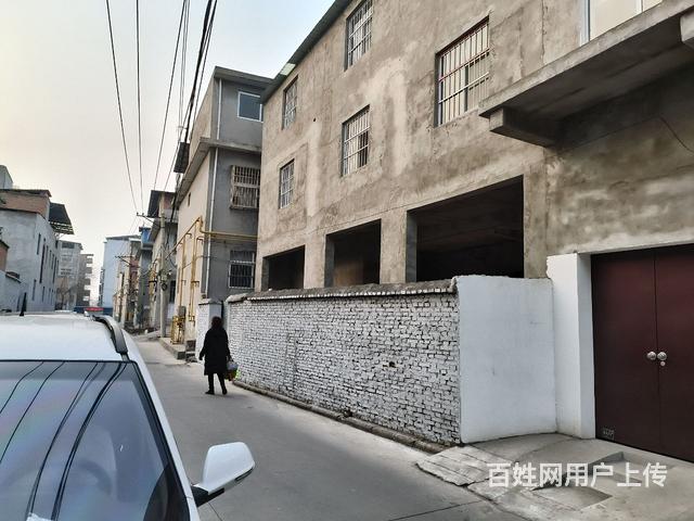 三间门面和一个200平仓库的图片