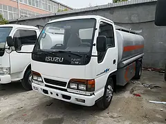 ​五十铃五吨加油车