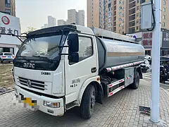 东风8吨加油车废铁价开走
