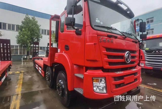 鹤岗东风潍柴300马力低凹板限高地区专用运输车的图片