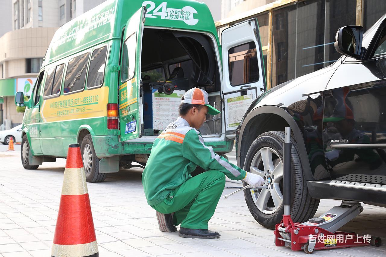 郑州二七区道路救援拖车,电瓶搭电附近小李补胎