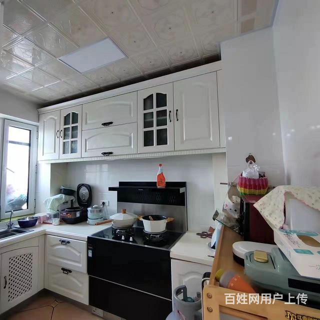 新海学区，移动小区102平中等装修44万的图片