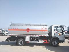 出售豪沃10吨油罐车现车 行驶证8.3吨 包上户
