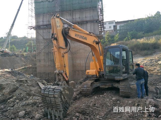 个人急售 2011年现代R110-7挖掘机的图片