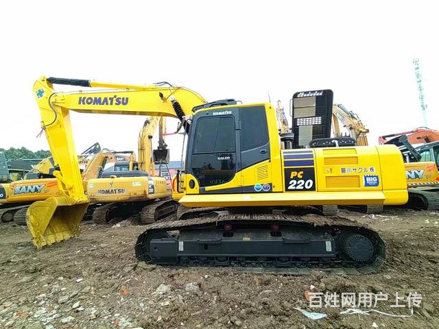 急售精品小松220二手挖掘机，春节期间价格低的图片