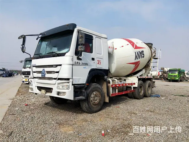 二手豪沃搅拌车 后八轮三一上装 大12方340马力的图片