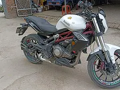 贝纳利黄龙300