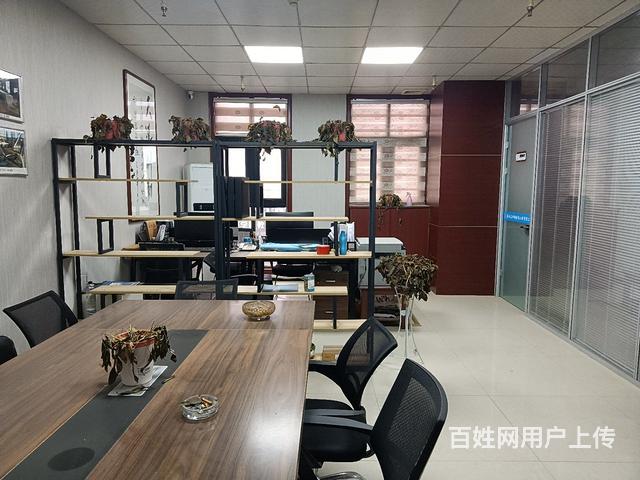 新洲风尚国际，交通方便，可办公。的图片